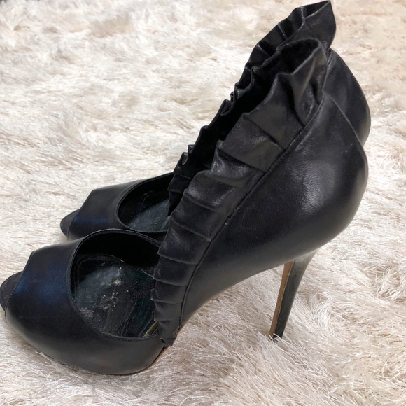 Alexander McQueen Black Ruffled Heels - Picture 3 of 7